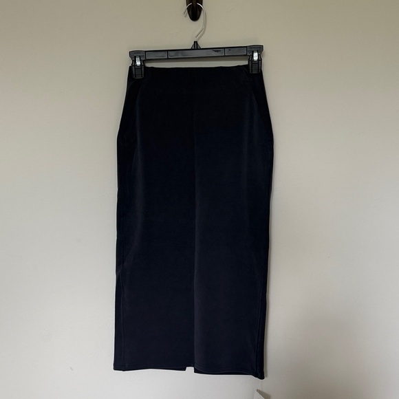 lululemon athletica Dresses & Skirts - Lululemon softstreme HR midi Skirt